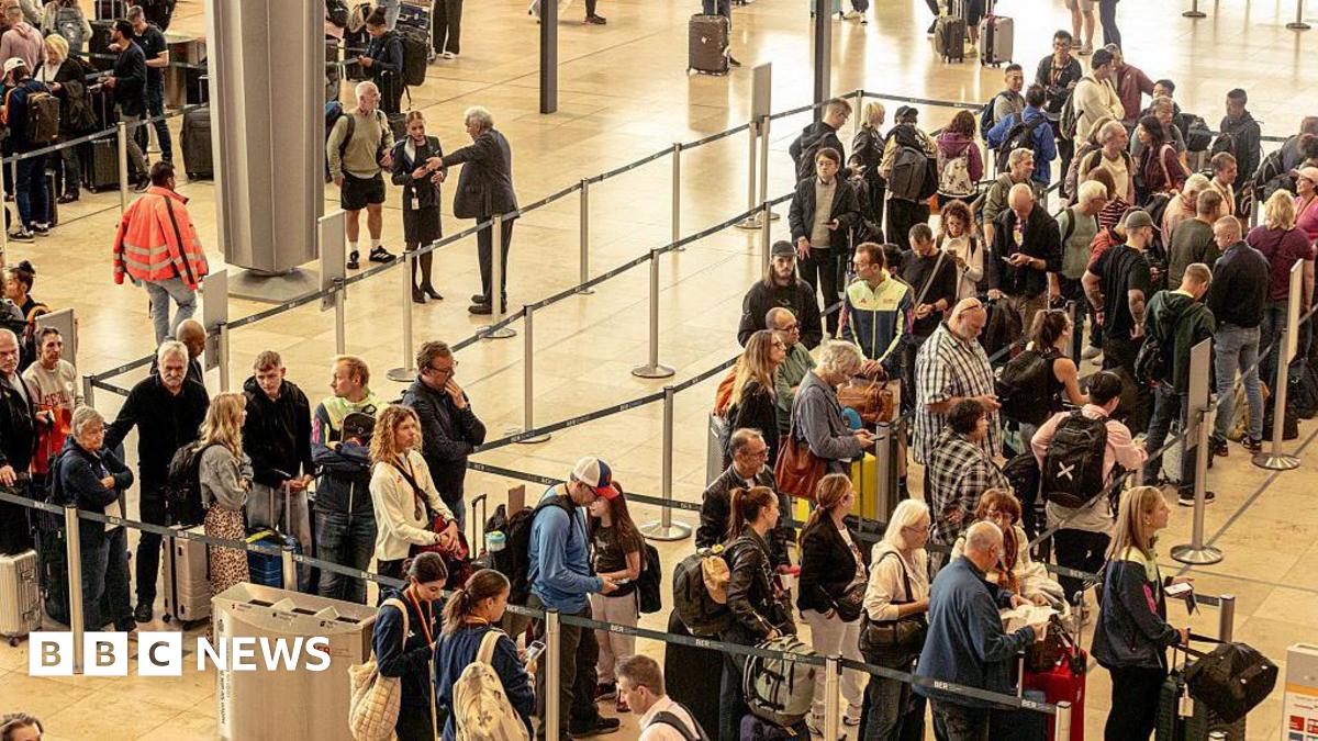 Holiday queue warning under new border control system