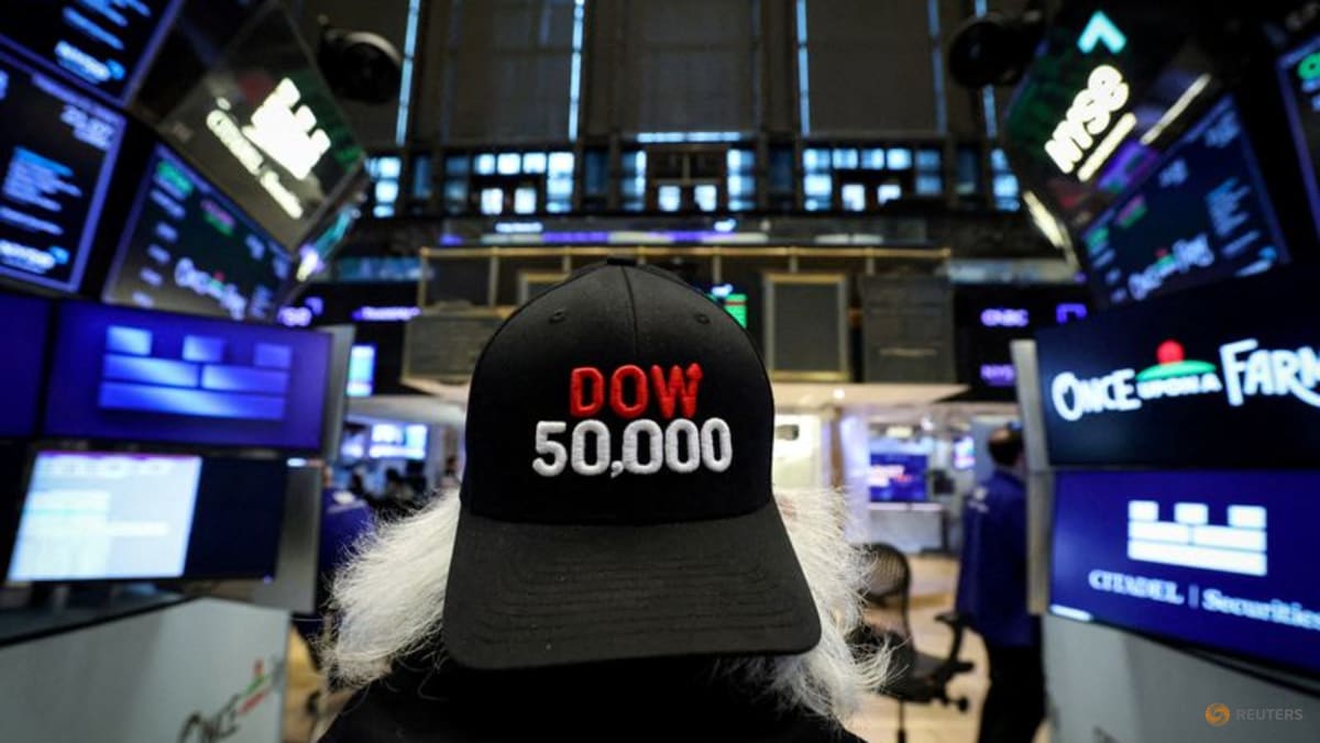 Analysis:Investors chase cheaper, smaller companies as risk aversion hits tech sector