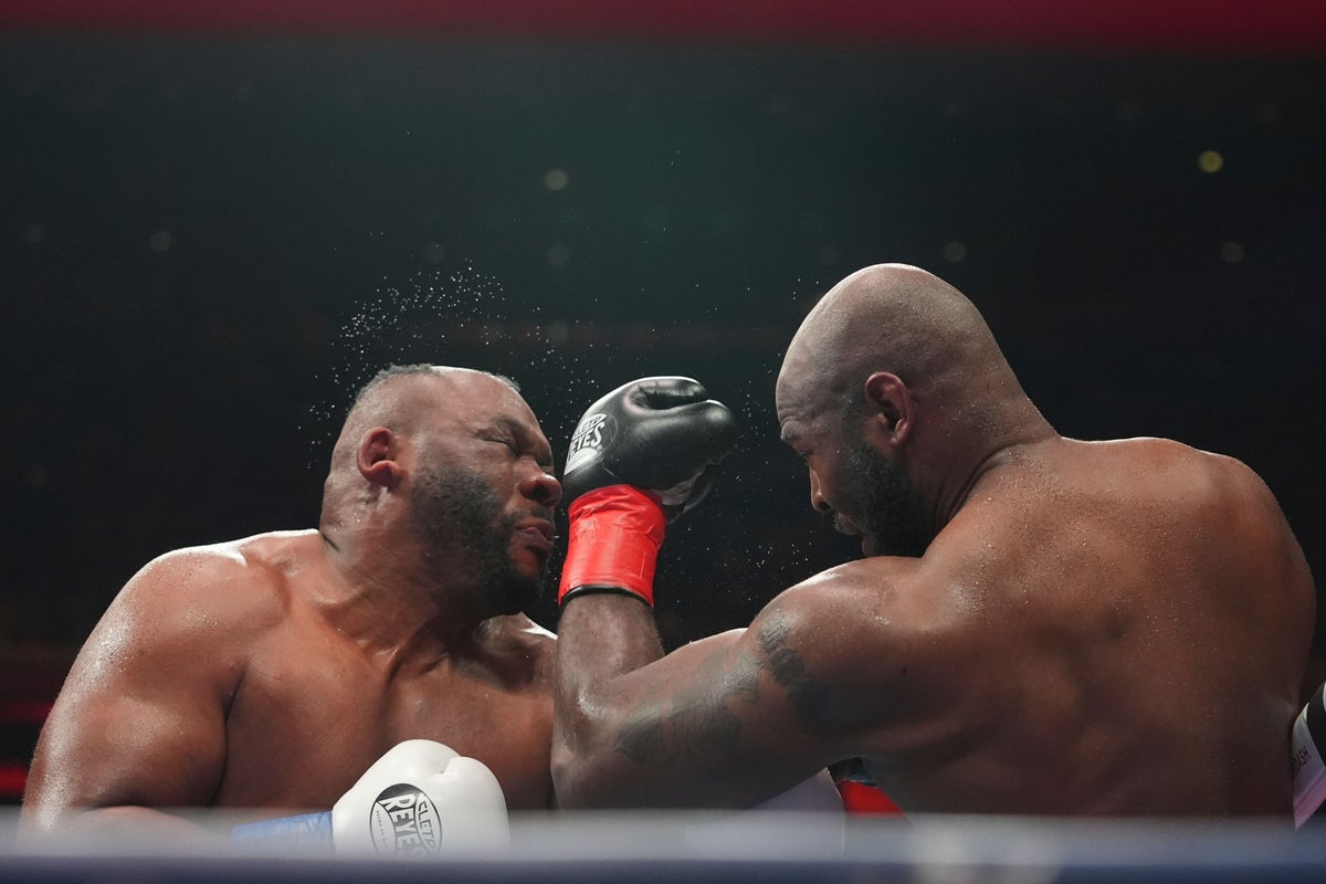 Jarrell Miller involved in bizarre incident as hairpiece comes off during fight