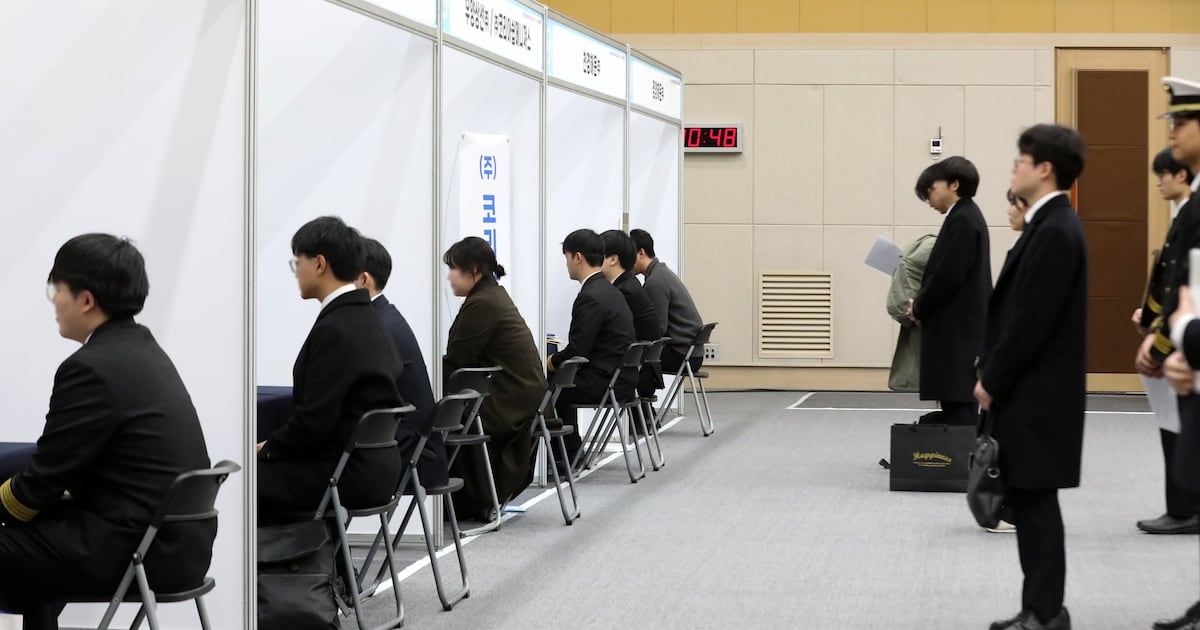 Job Vacancy Ratio Drops to 0.36, Lowest Since 2001