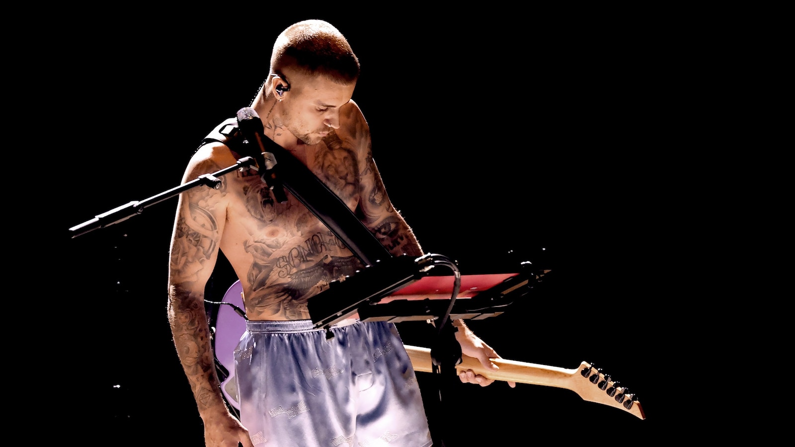Justin Bieber returns to the Grammys stage for 1st time in 4 years
