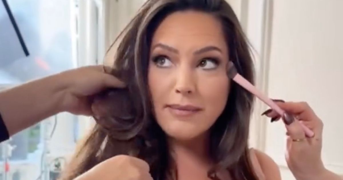 Kelly Brook strips to lingerie and channels Kim Kardashian for new underwear range - Daily Star