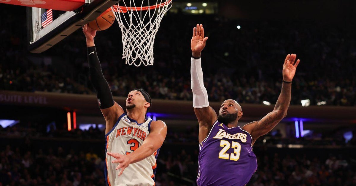 Knicks come alive in third quarter, pull away to win over LeBron, Lakers