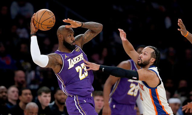 Knicks beat Lakers 112-100 to spoil LeBron James' 32nd...