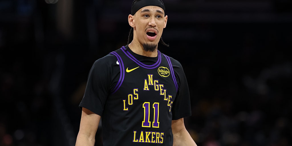 Lakers center suspended after shoving Wizards mascot before game