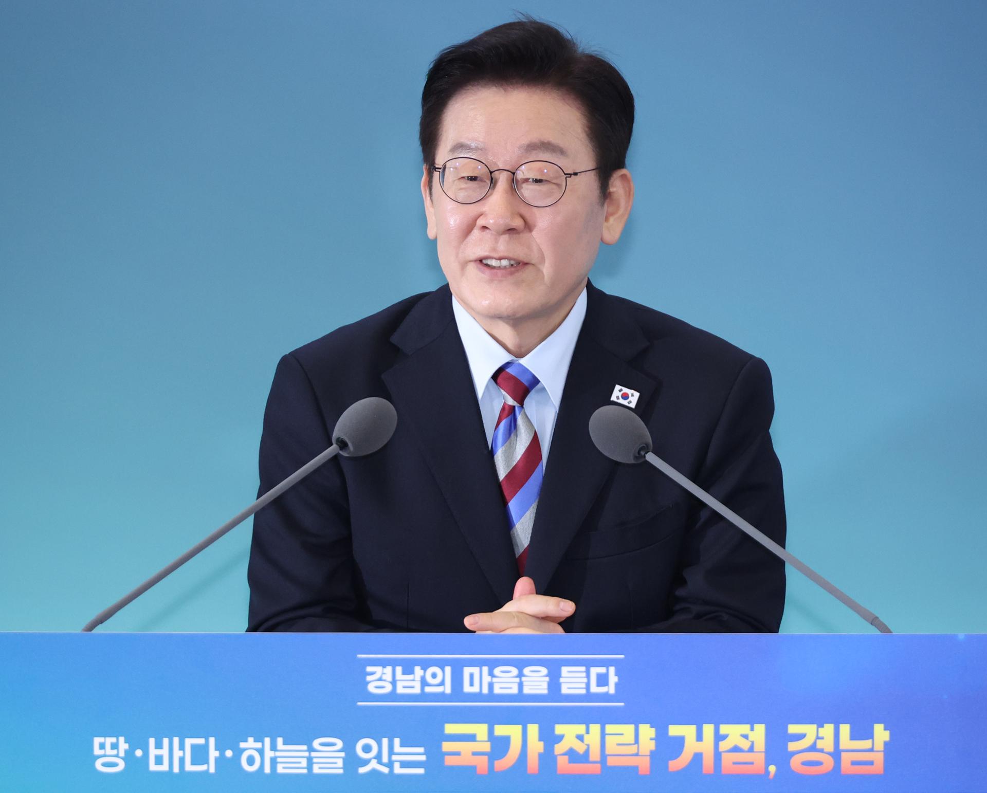 Lee vows efforts to build fair society in Lunar New Year message - The Korea Times