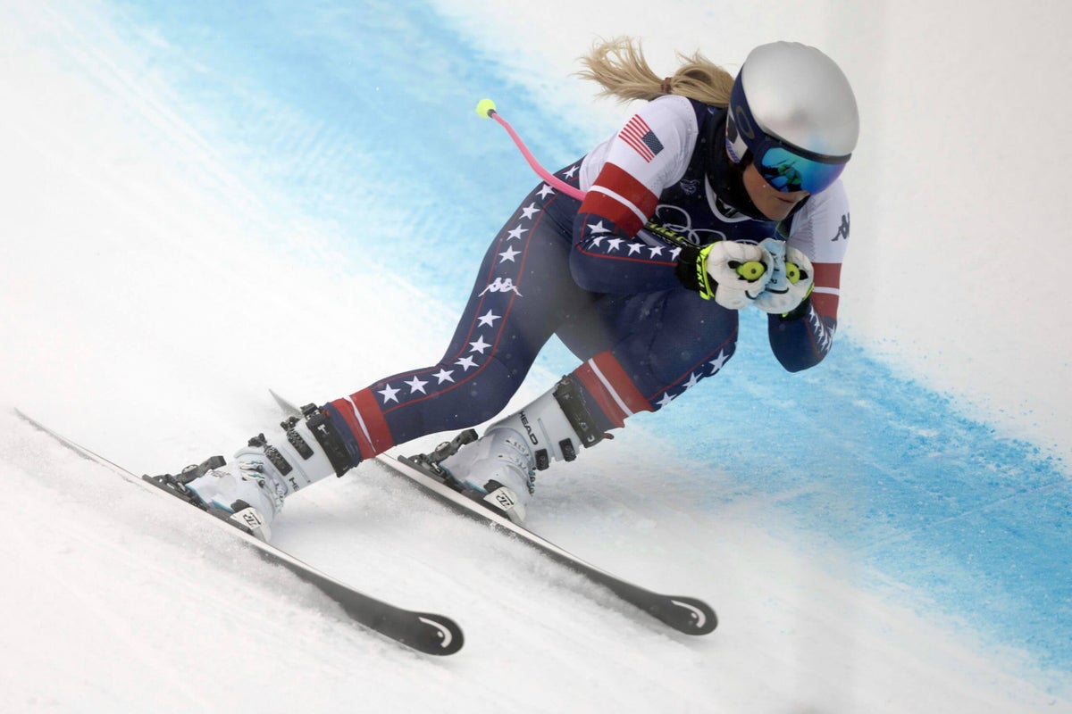 Lindsey Vonn crashes in Olympic women's downhill attempt on torn ACL
