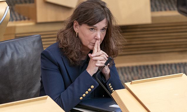 Lord Advocate denies giving First Minister 'political advantage´ in...