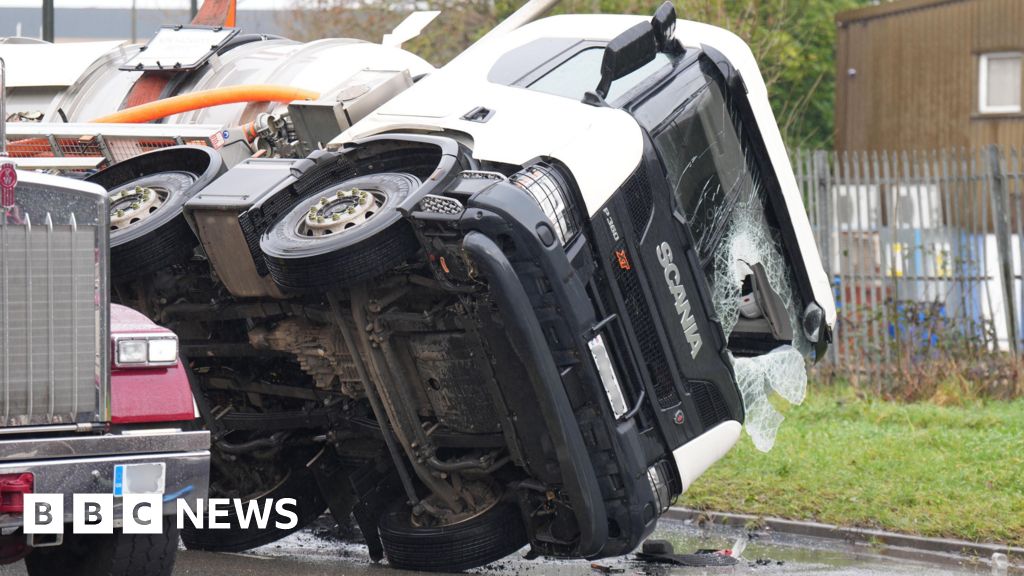 Lorry overturns at Hazelwick Roundabout in Crawley