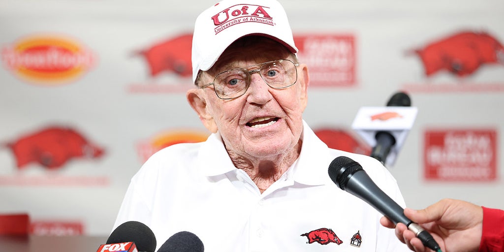 Lou Holtz's son shares health update after college football coaching legend enters hospice care