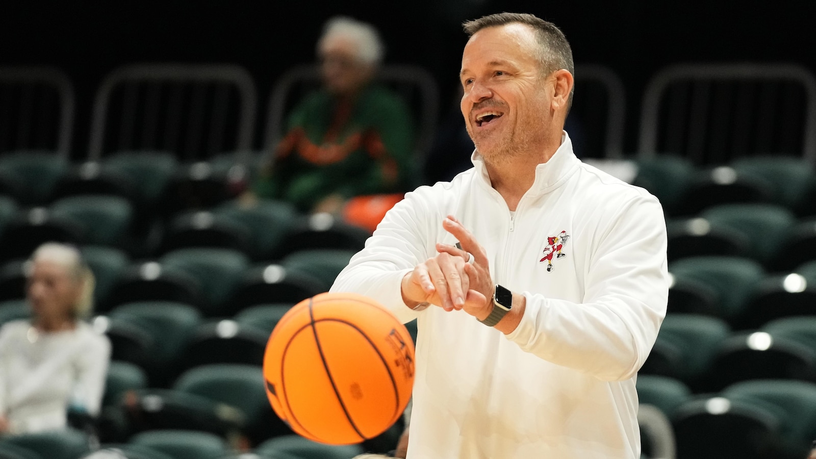 Louisville rises to 6th in AP women's Top 25, its best ranking in four years, UConn-UCLA 1-2