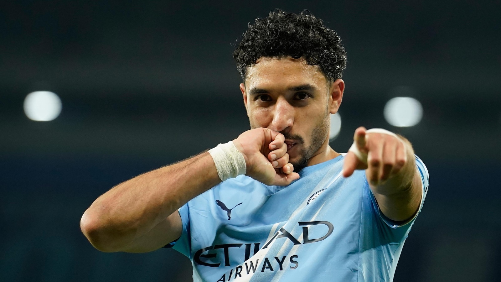 Man City beats Newcastle 3-1 to advance to English League Cup final