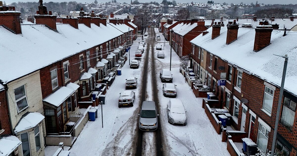 Met Office issues Friday snow warning and tells homes to get 7 items
