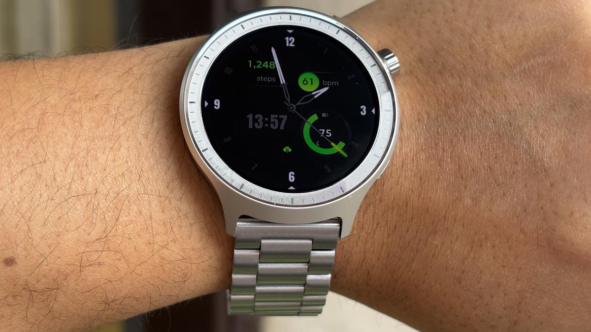 Moto Watch Review: Long battery life shields a patchy experience