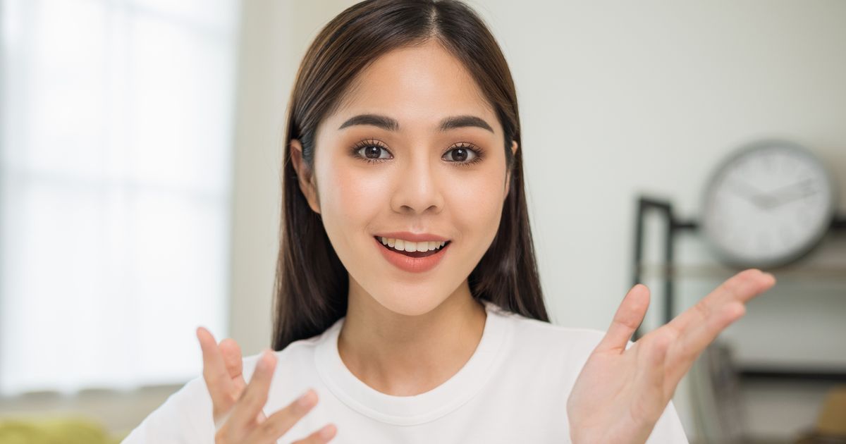 Neuroscientist says always look into someone's left eye when talking to them - The Mirror