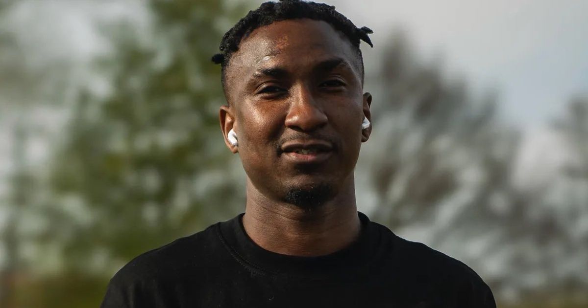 Non-league footballer tragically passes away before heartbroken family can reach his bedside - The Mirror