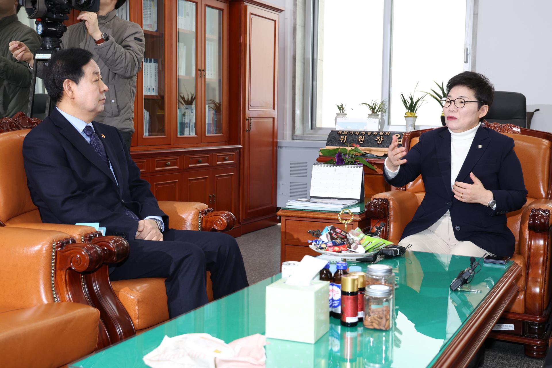 Parliamentary committee to hold interpellation session on US tariff talks - The Korea Times