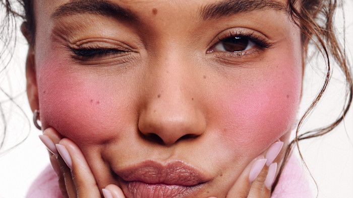Pink make-up to fall in love with