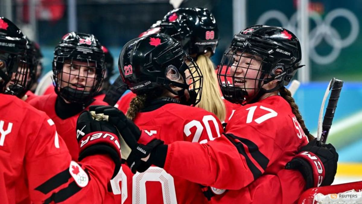 Ice hockey-Poulin powers Canada into women's final