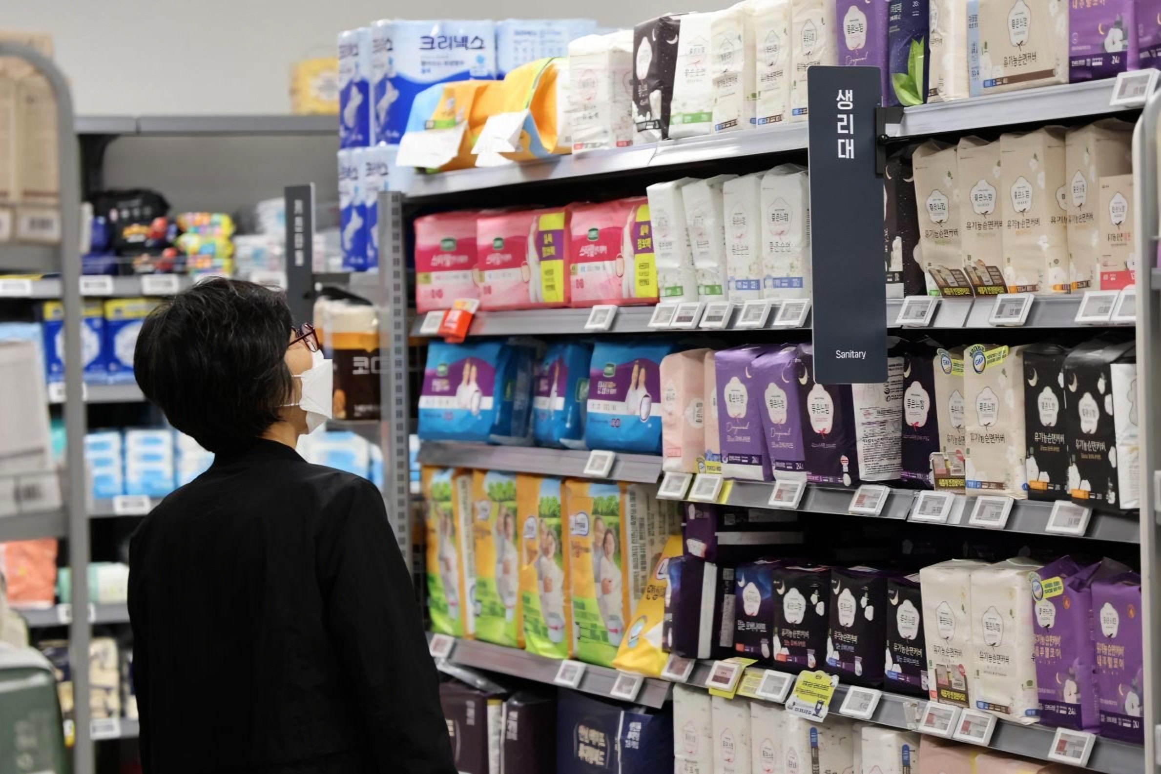 President triggers price cuts in sanitary pad market - The Korea Times