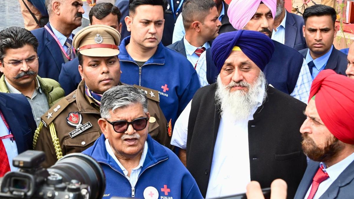 Badal joins Punjab Governor's drive against drugs; Cong. terms it an attempt to run 'Samjhauta Express'