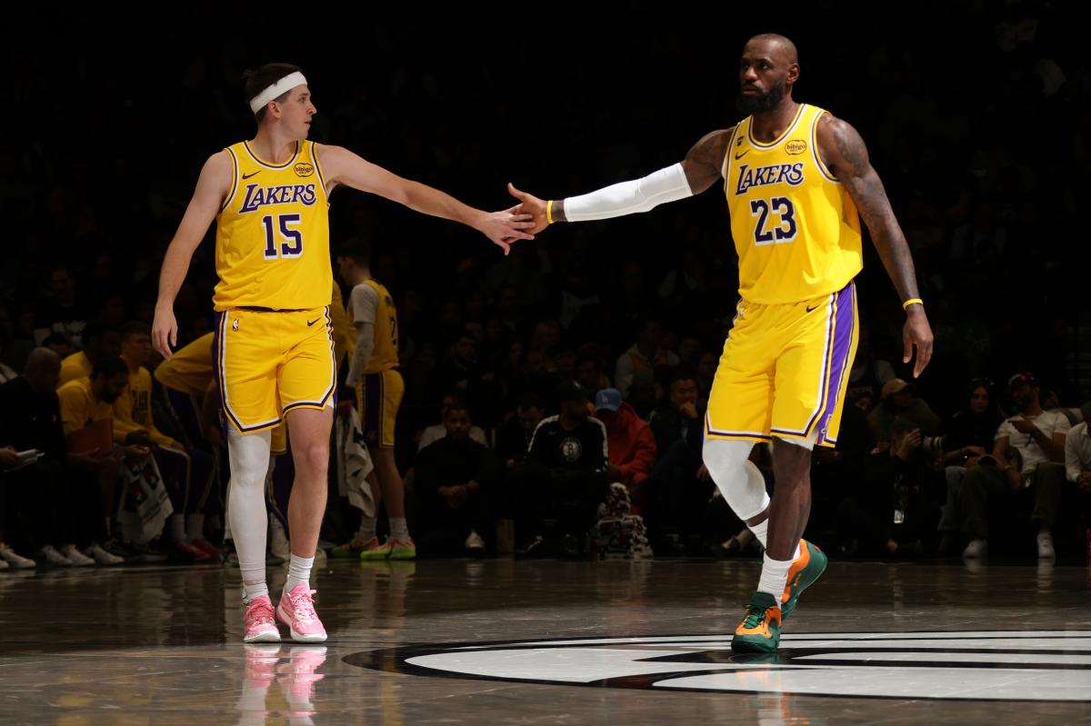 Reaves' return sparks Lakers in dominating win over lowly Nets
