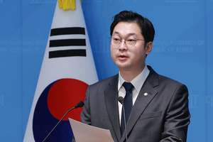 Ruling party calls for investigation into online posts linking Lee Jae Myung to Epstein scandal