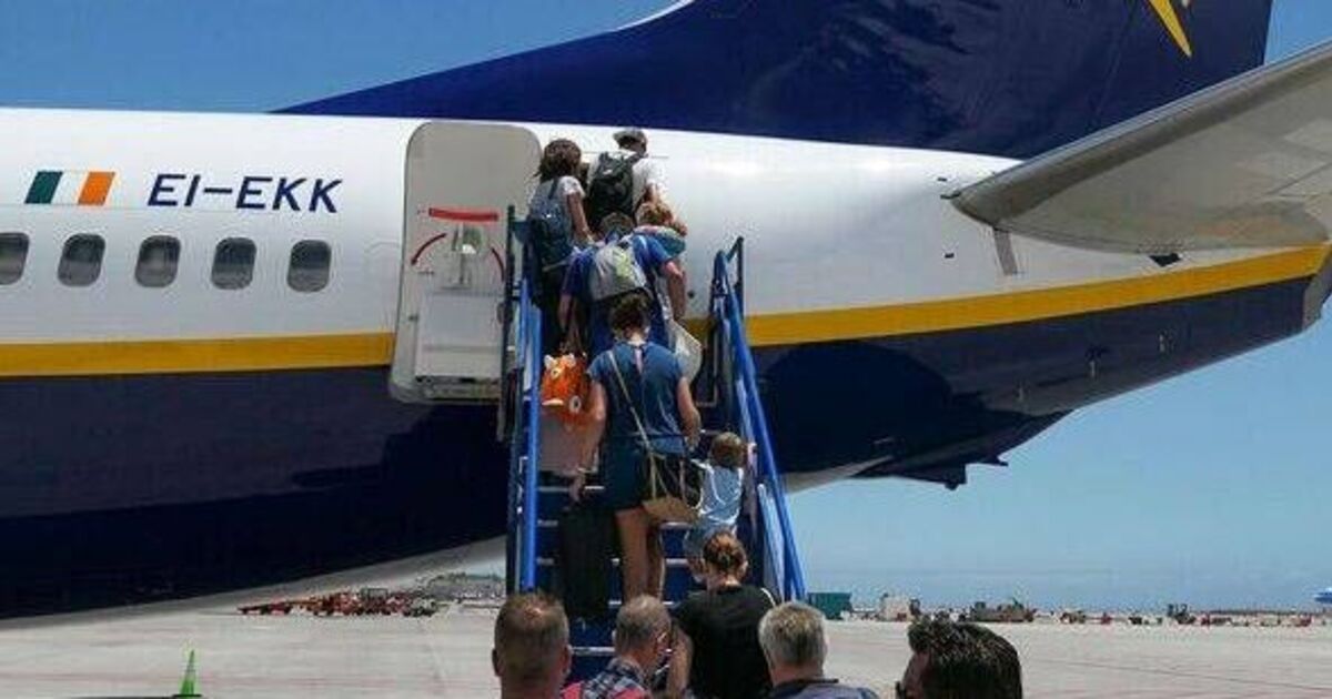 Ryanair and easyJet passengers should 'forget' packing method to avoid fees