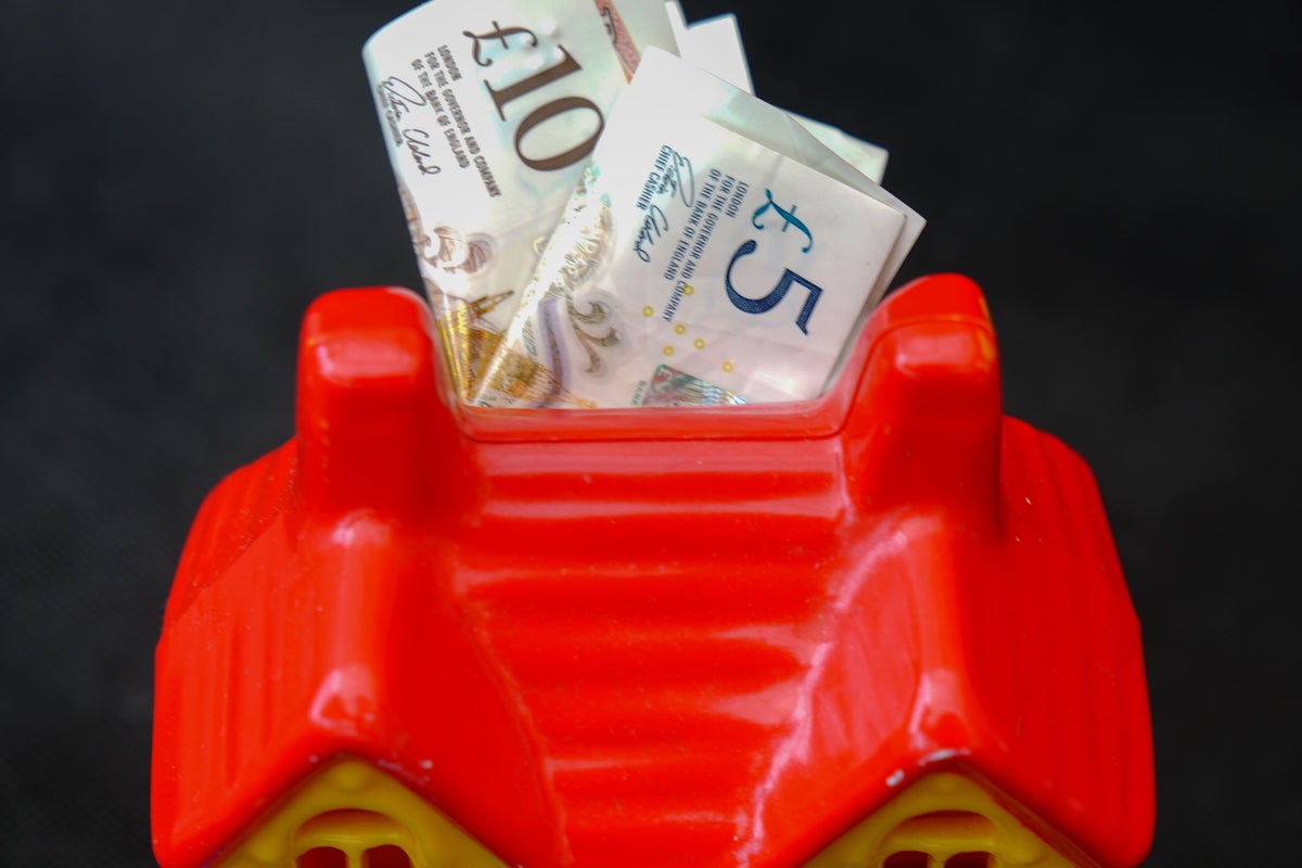Choice of savings deals at record high but average rates falling, says website
