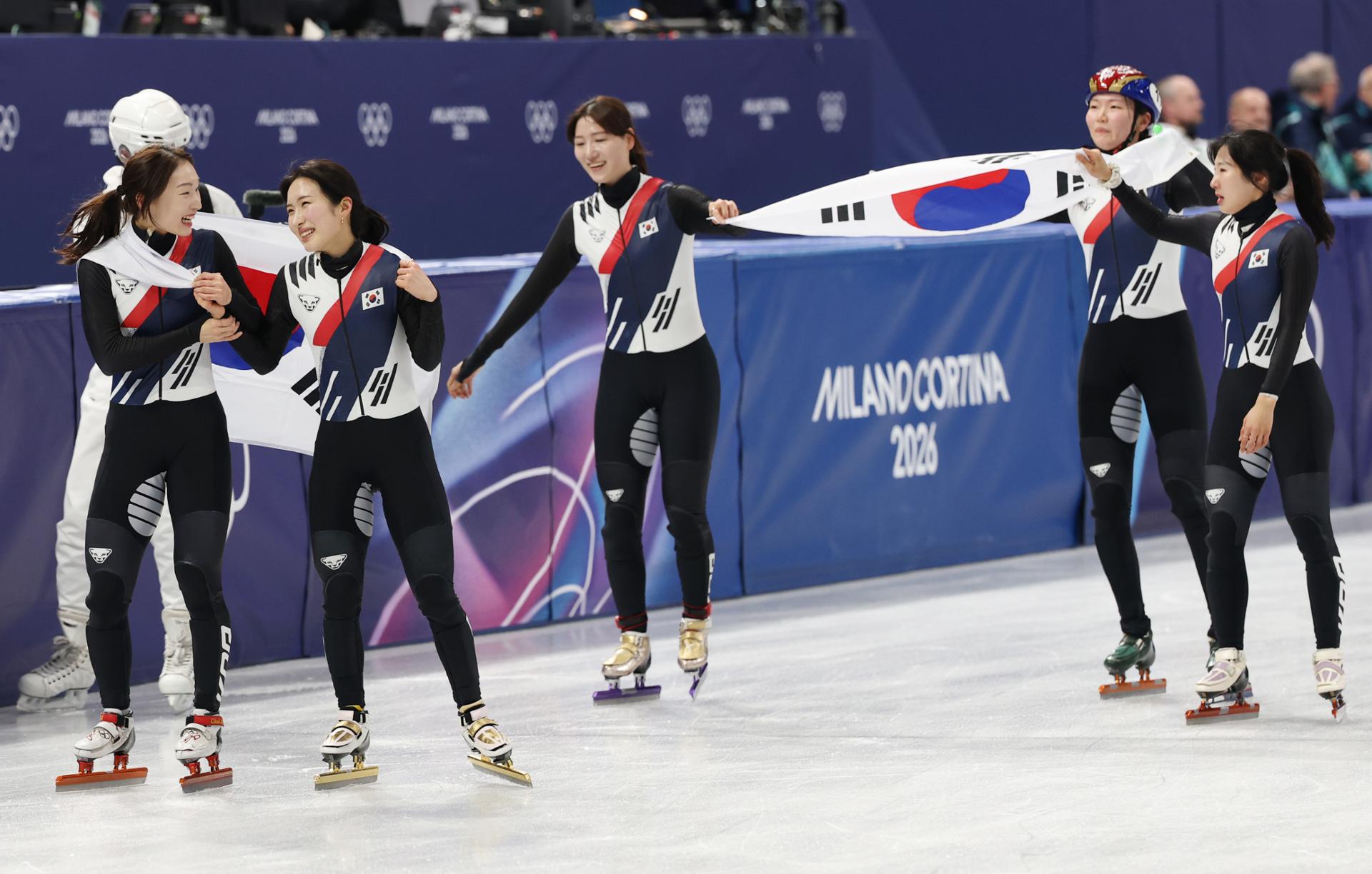 Short tracker's decision to bury hatchet pays off with relay gold - The Korea Times
