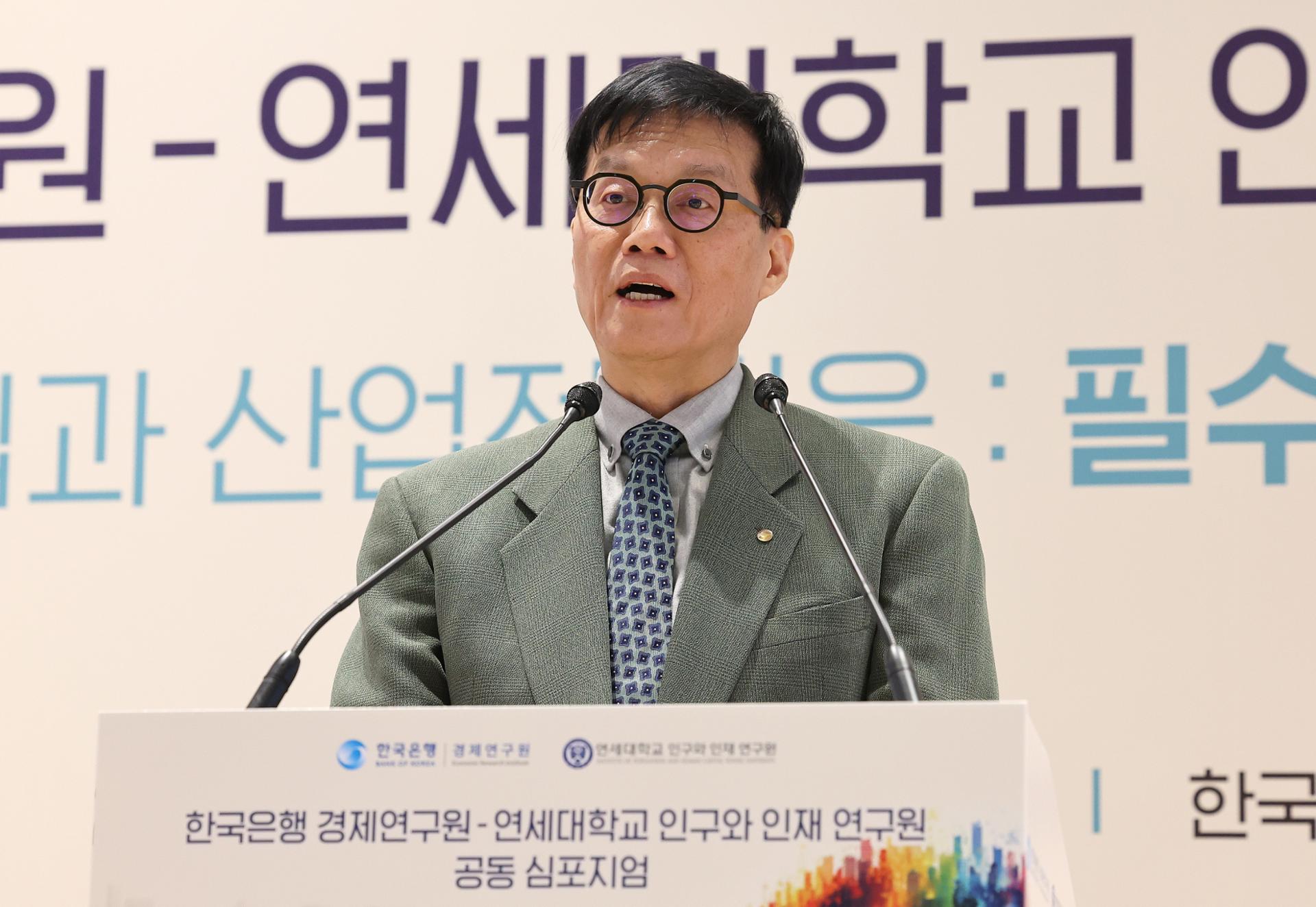 Silver economy may be next blue ocean amid surging demand for 'well-aging': BOK chief - The Korea Times