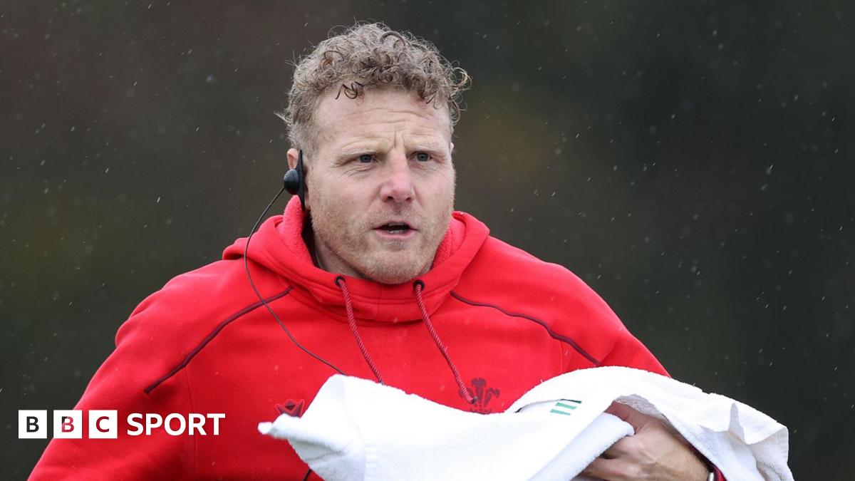 Six Nations 2026: Wales coach Duncan Jones suffers 'freak' knee injury