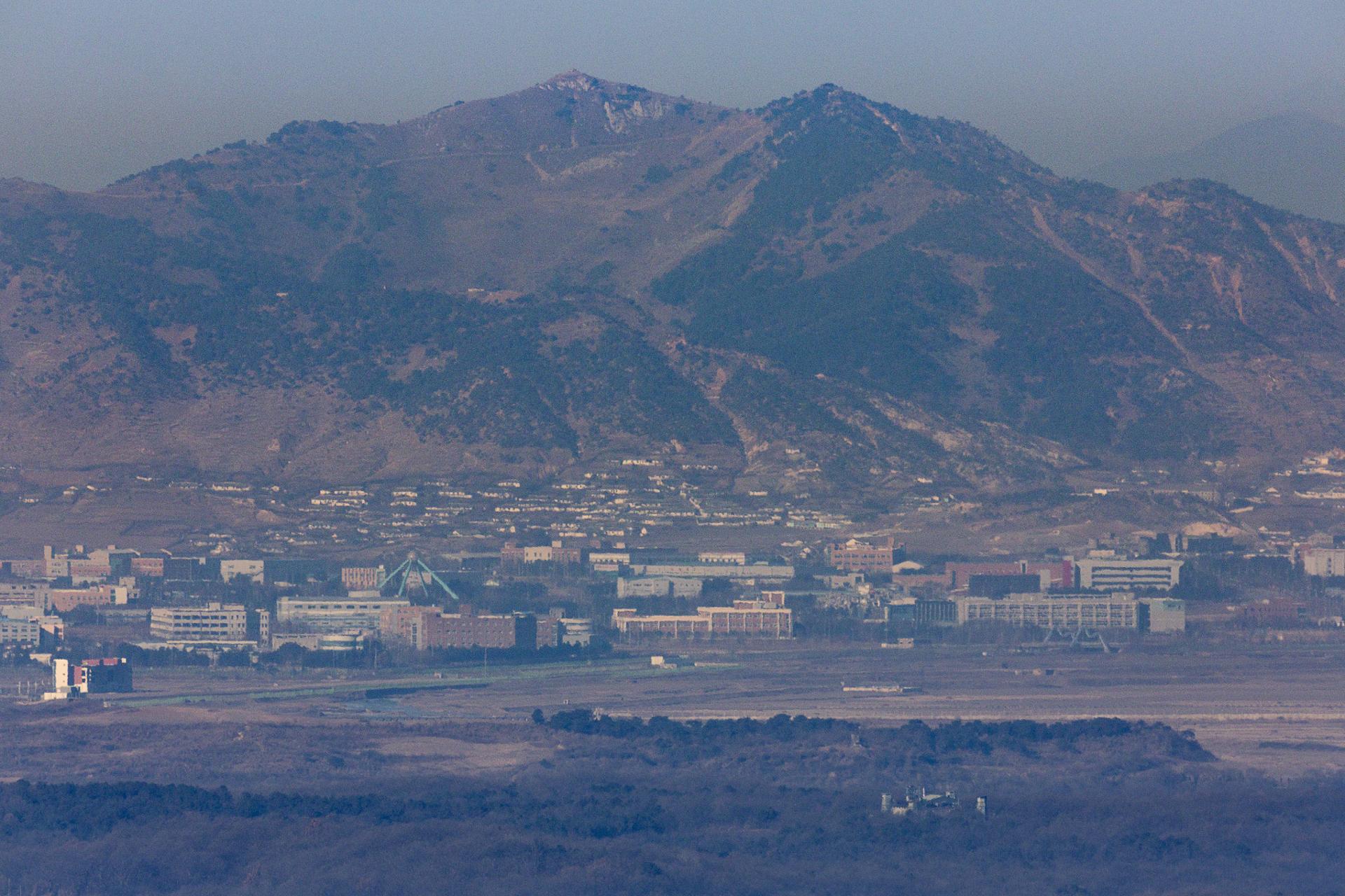 South Korea calls for reopening of inter-Korean industrial complex - The Korea Times