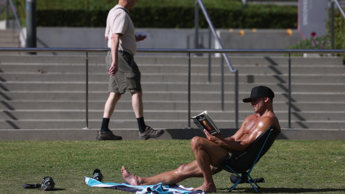 As teeth chatter across the U.S., Southern California is a hot spot: What to expect this week