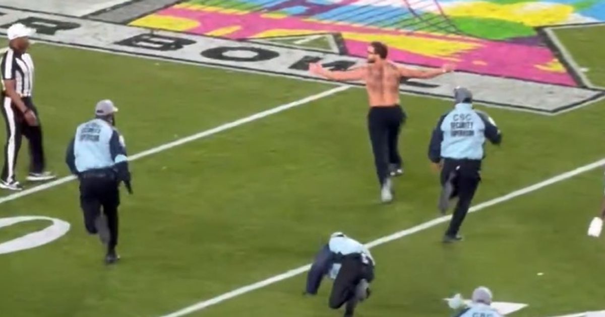 Super Bowl halted at critical stage as invader forces NFL star to intervene