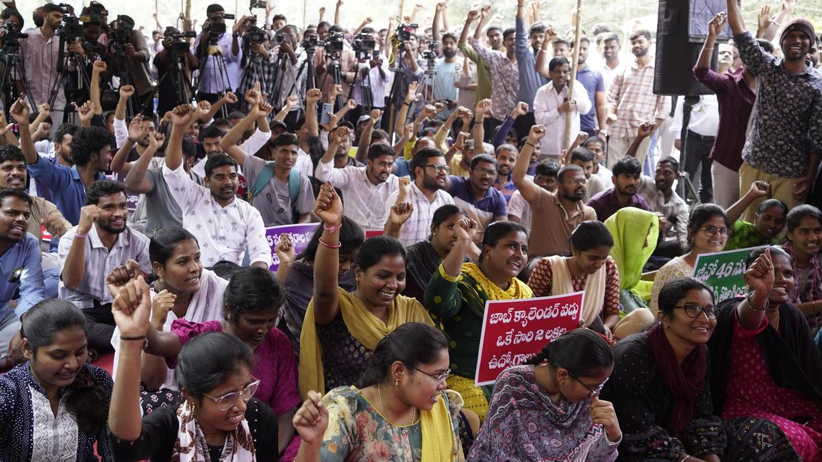 TGPSC aspirants protest over job calendar