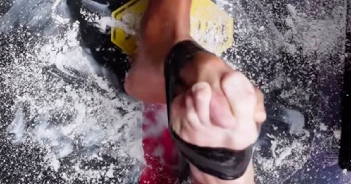Toe wrestling championships in full swing as one heated bout 'mired in controversy' - Daily Star
