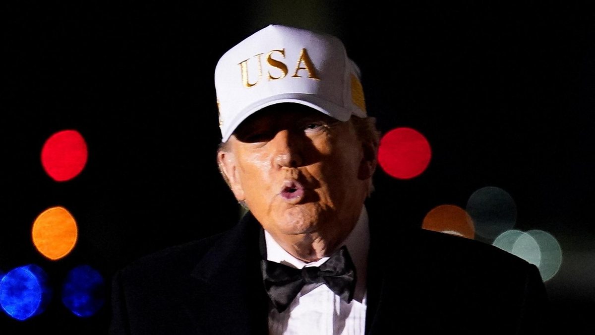 BBC World Service - Newshour, Trump says Iran talking "seriously" with US about nuclear curbs