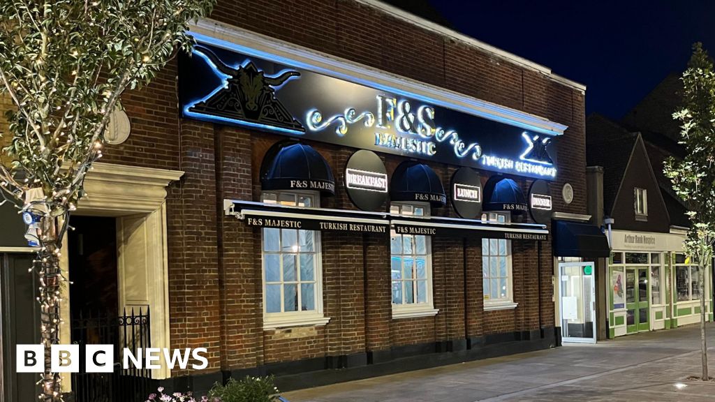 Turkish restaurant in March can keep illuminated signs