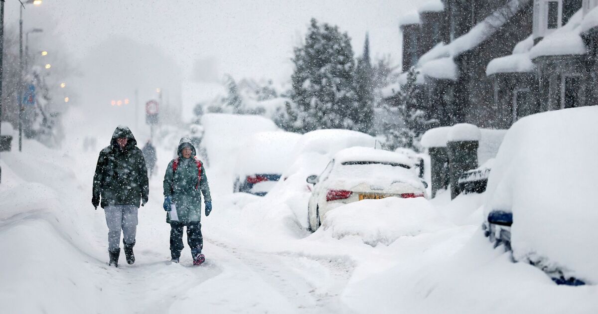 Snow forecast maps show exact date 95% of UK is buried in 400 mile blizzard