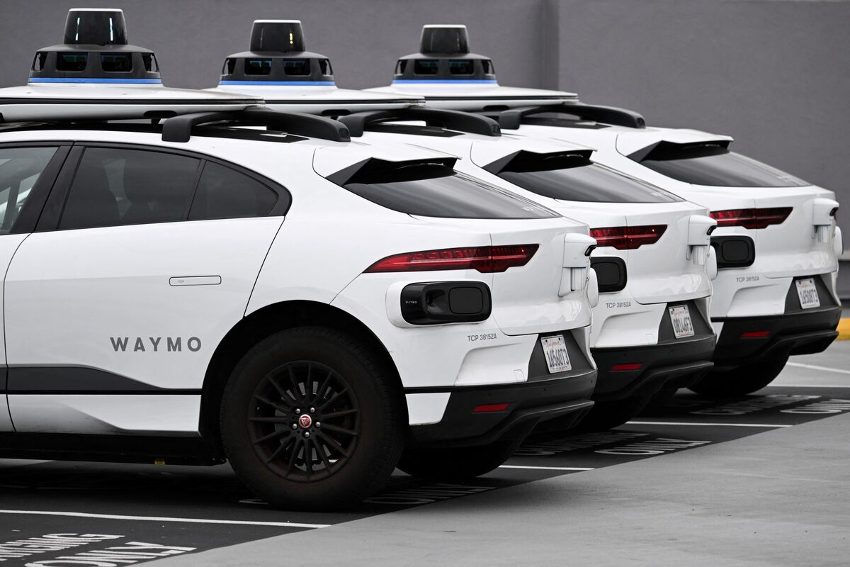 Waymo Tries Finding DoorDash Drivers to Shut Open Robotaxi Doors