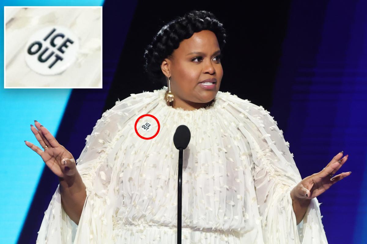 'White Lotus' star Natasha Rothwell goes off-script while presenting...