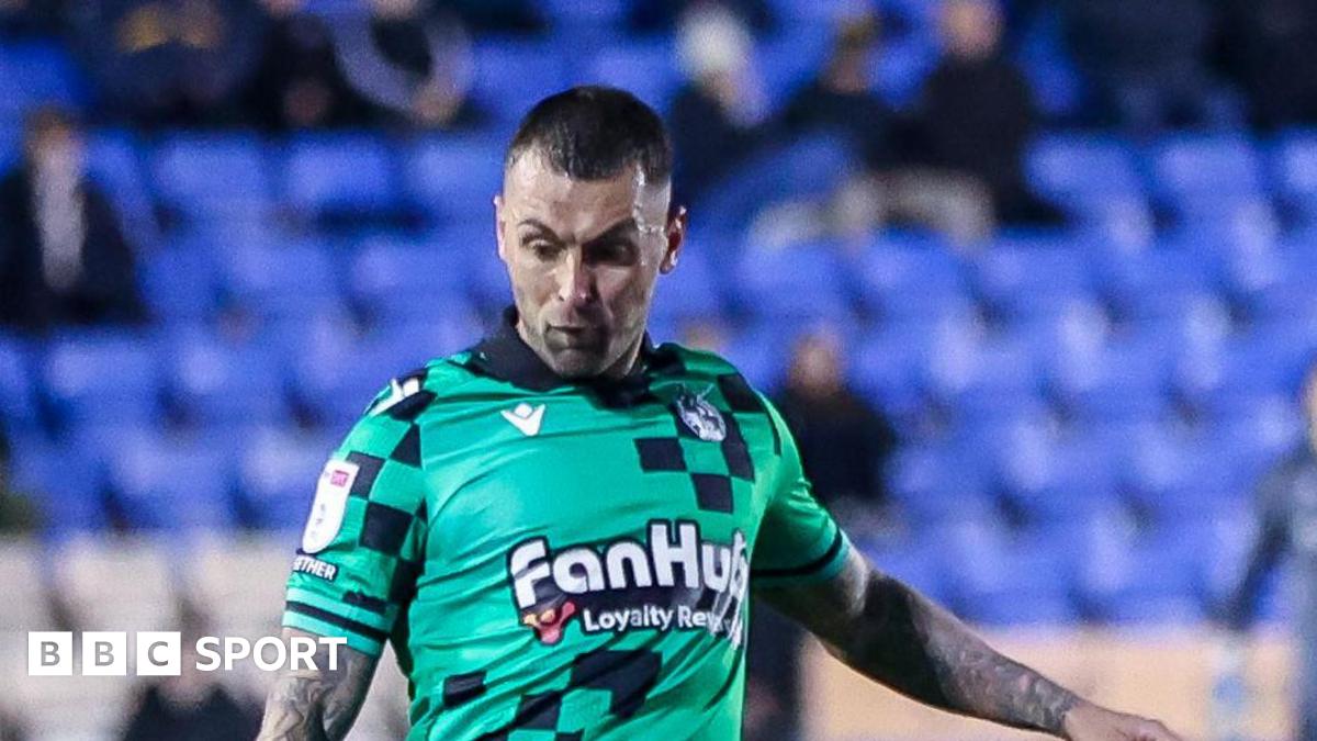 Wigan Athletic: Experienced defender Jack Hunt signs until end of season