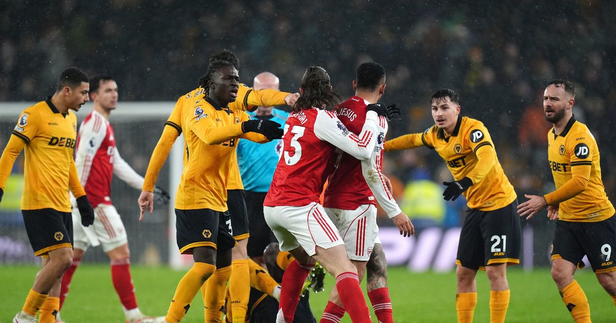 Wolves vs Arsenal ends in full-time brawl as title race blown wide open - Daily Star