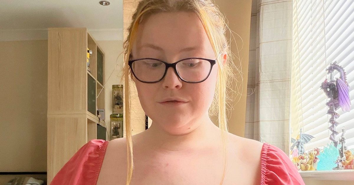 Woman with 34NN boobs can't wear bras as rare condition means they keep growing - Daily Star