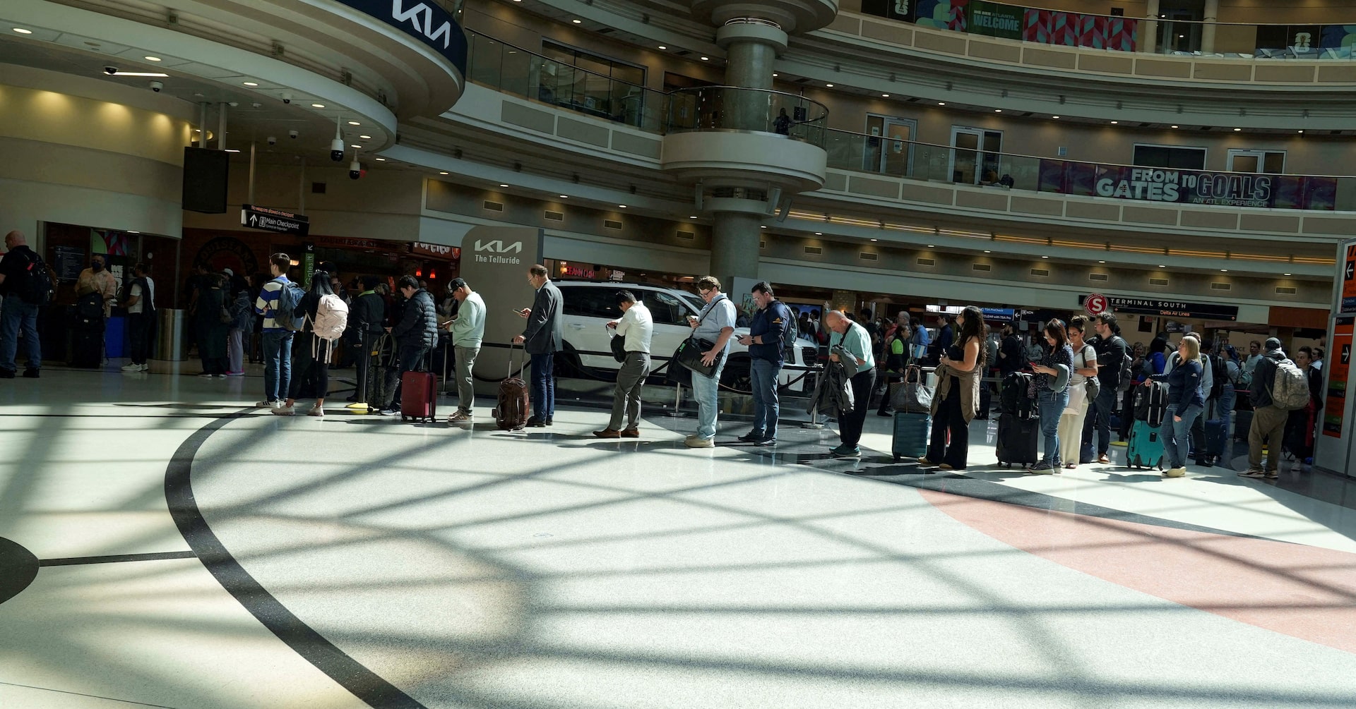 Elon Musk offers to pay TSA salaries amid budget battle, airport lineups