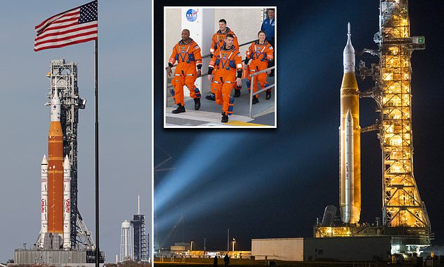 The first manned moon shot... for 54 years: The Artemis 2