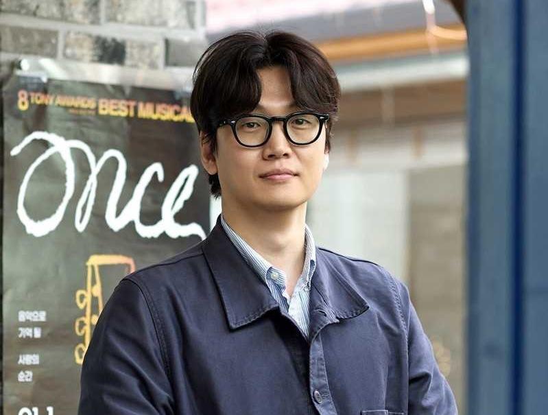 Translator Hwang Seok-hee's content pulled from streaming platforms amid sex crime allegations - The Korea Times